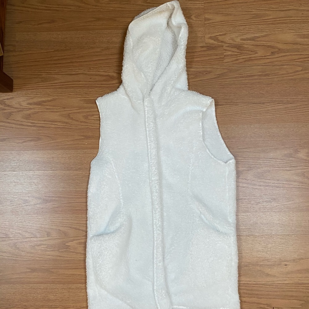White Sherpa vest, lightweight with a hood.